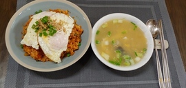 김치볶음밥과 된장국